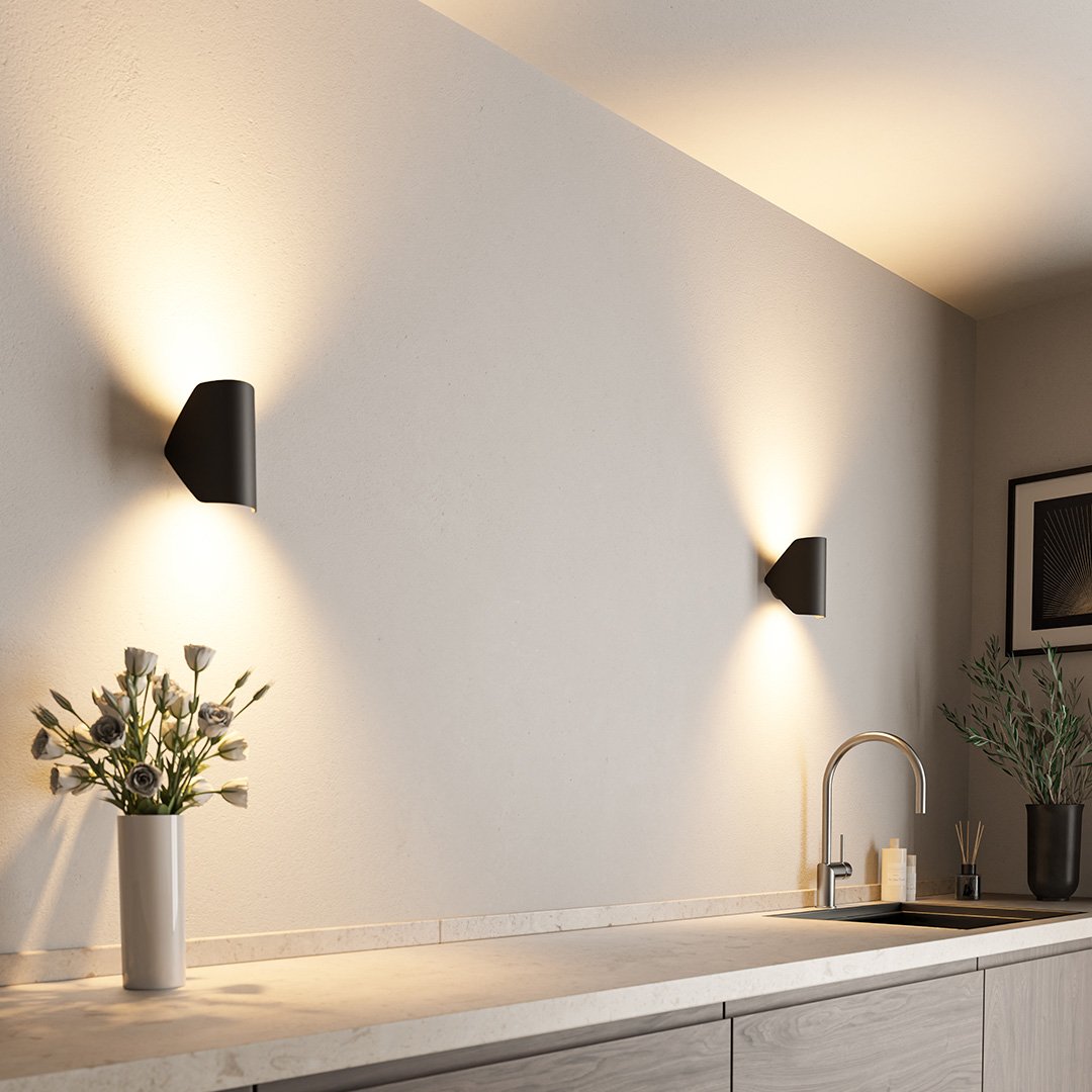 Modern Up & Down Wall Light in Black – Minimalist Dual-Beam Indoor Sconce