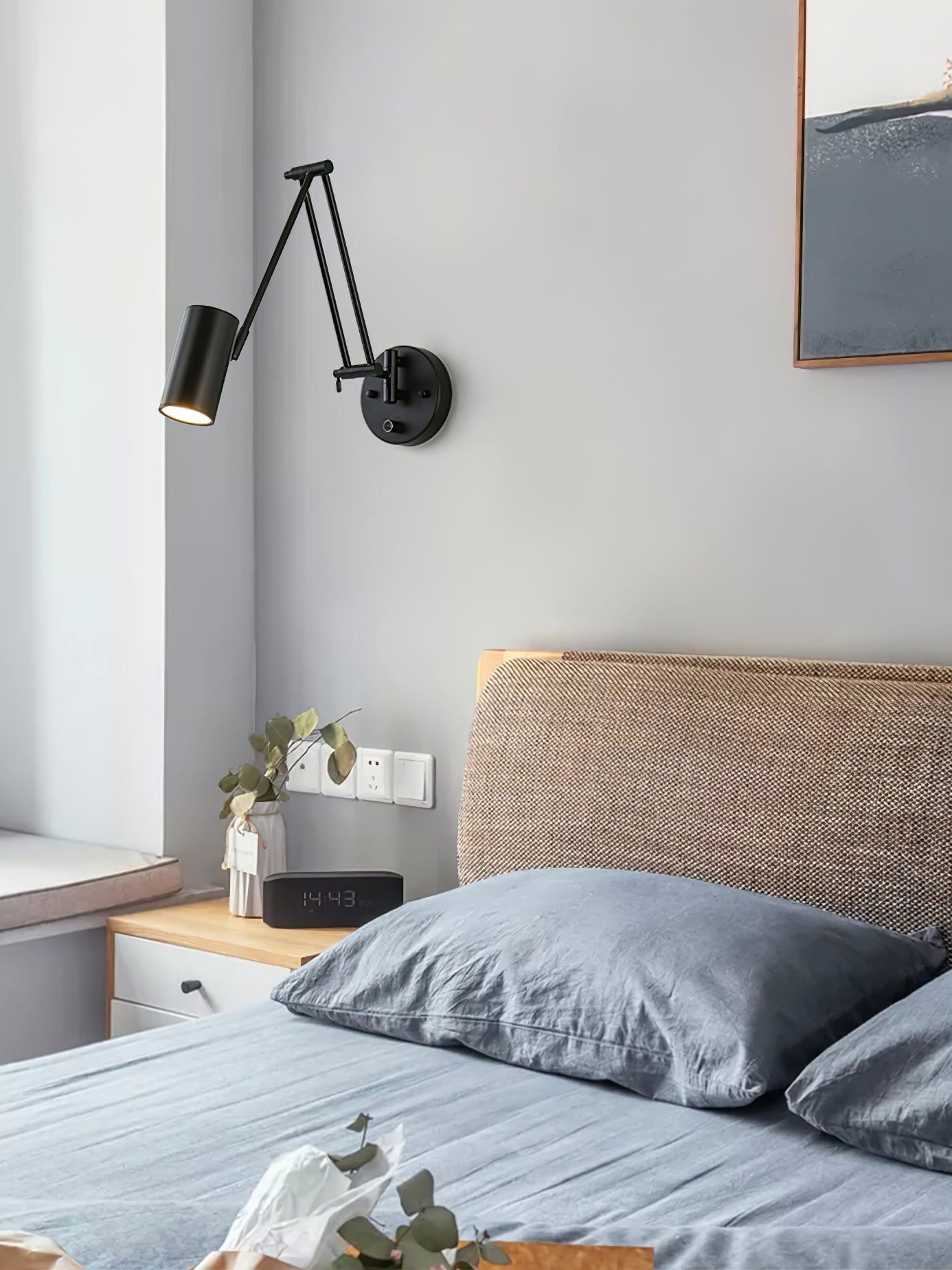 Adjustable Swing Arm Wall Light in Metal – Articulating Task Wall Lamp