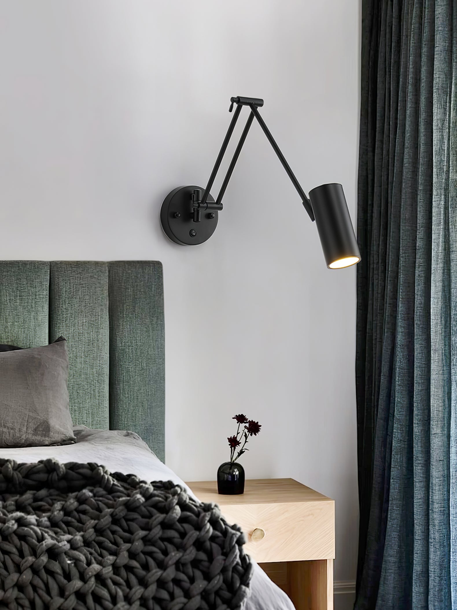 Adjustable Swing Arm Wall Light in Metal – Articulating Task Wall Lamp