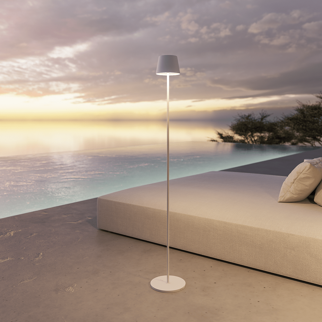 Modern Minimalist Floor Lamp – Slim Metal Standing Light