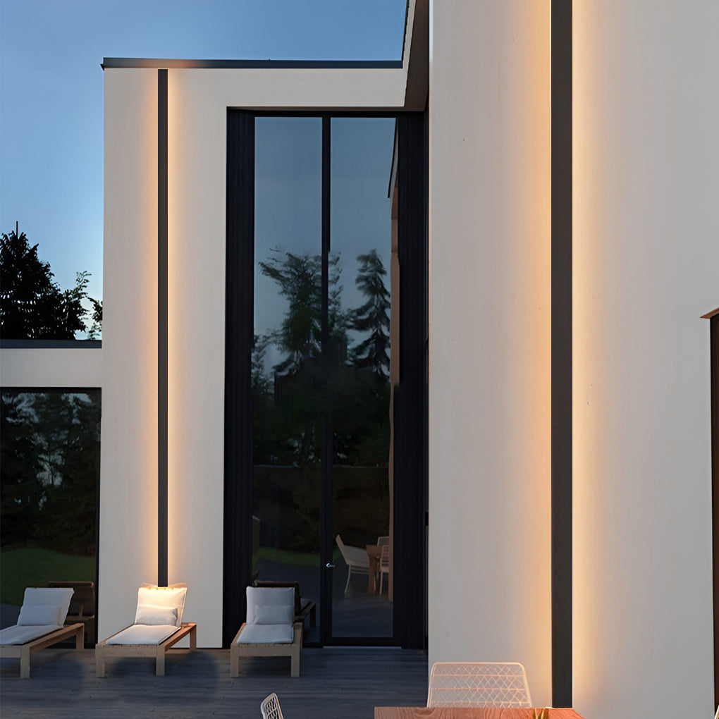 Black Linear Outdoor LED Wall Light – IP65