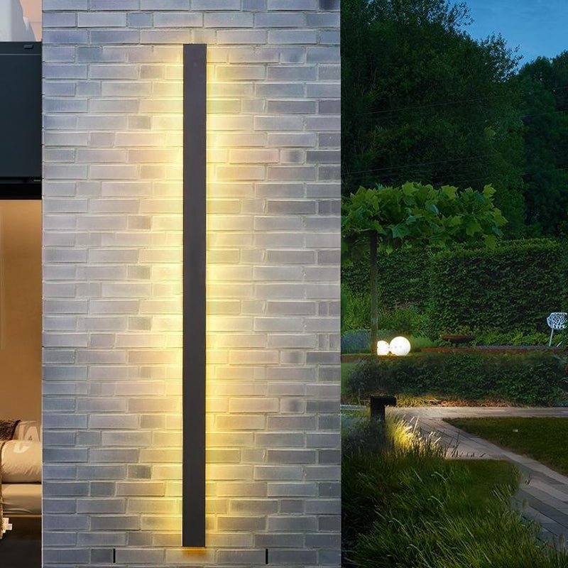 Minimalist Black LED Outdoor Wall Light - Linear Design for Modern Exteriors